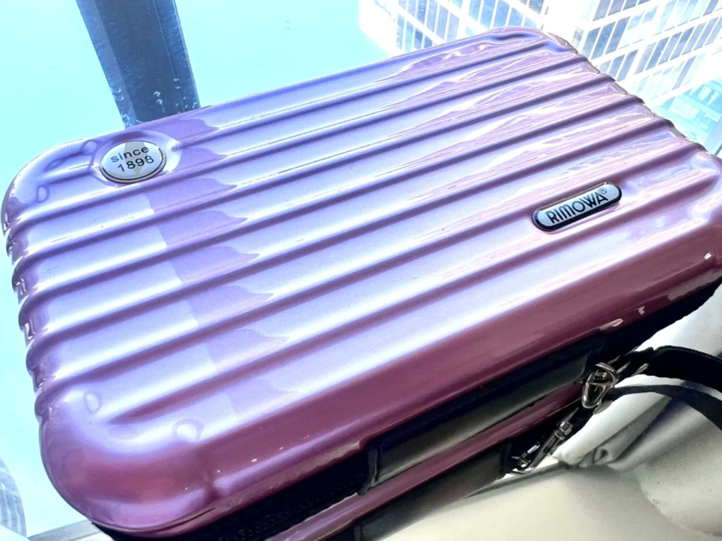 New RIMOWA Orchid Bloom Vanity Case image indicator(2)
