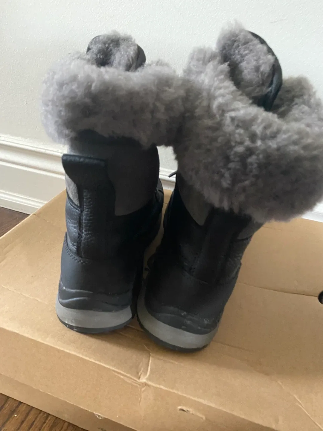 Ugg Adirondack III Black Winter Boots, Size 7.5 image indicator(4)