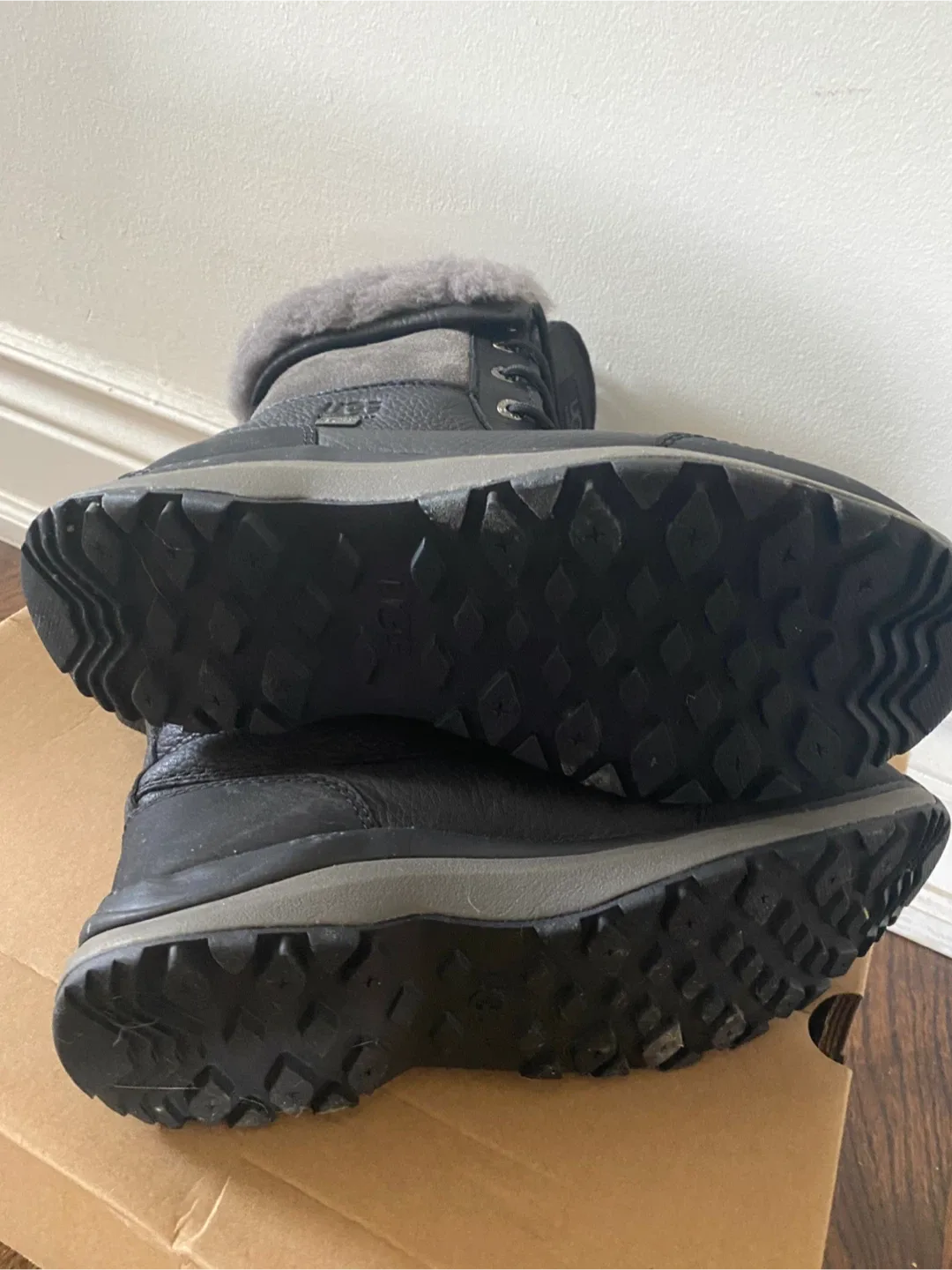 Ugg Adirondack III Black Winter Boots, Size 7.5 image indicator(5)