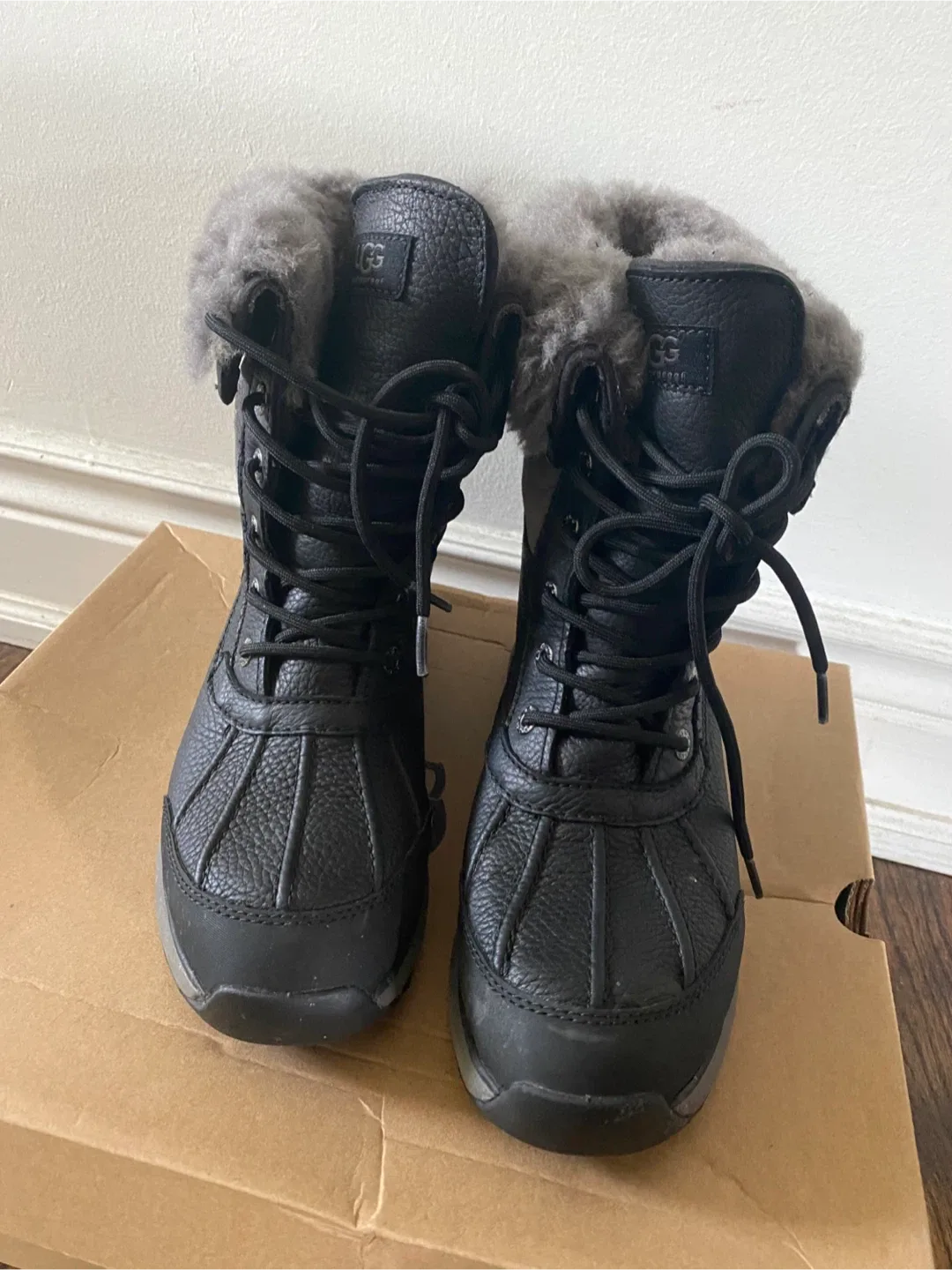 Ugg Adirondack III Black Winter Boots, Size 7.5 image indicator(2)