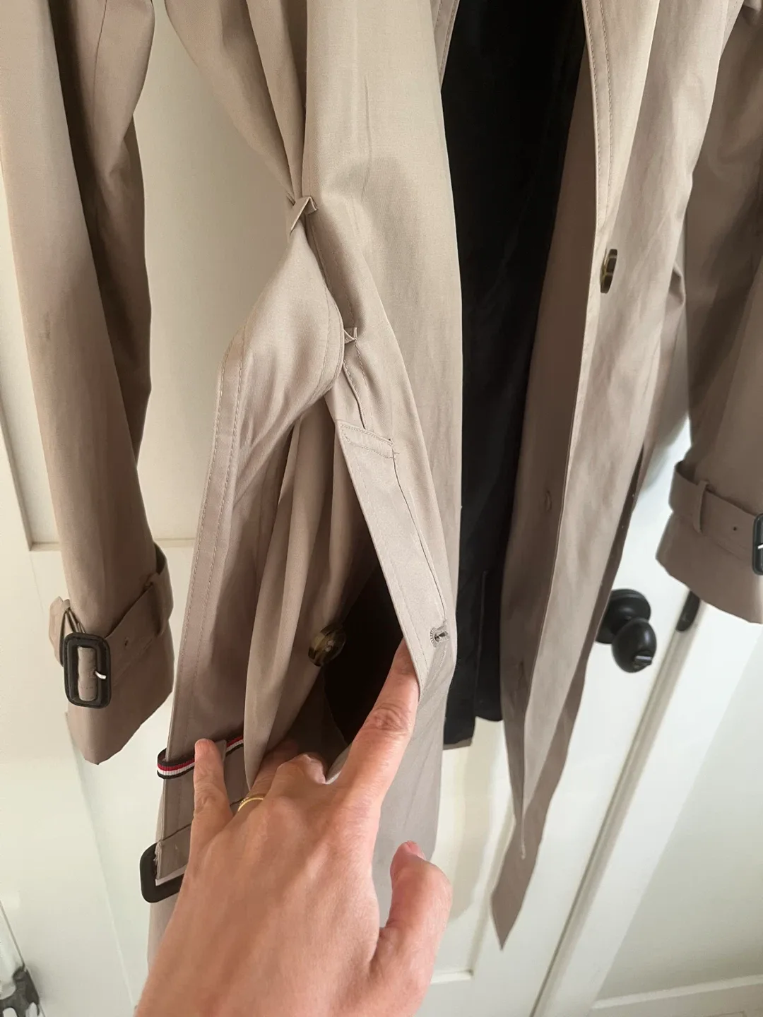 Tommy Hilfiger Trench Coat - Size L image indicator(4)