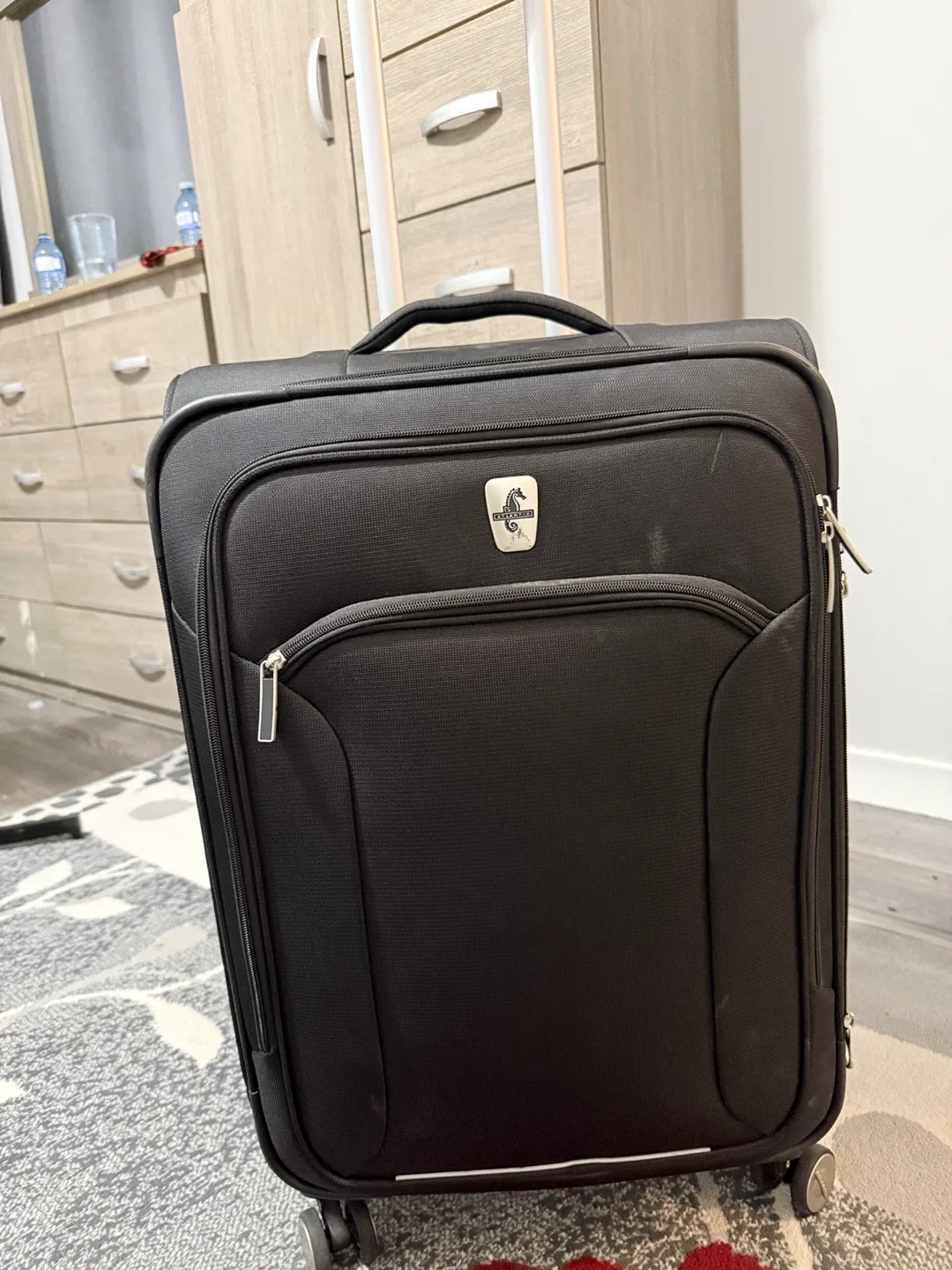 Heys Black Rolling Suitcase image indicator(3)