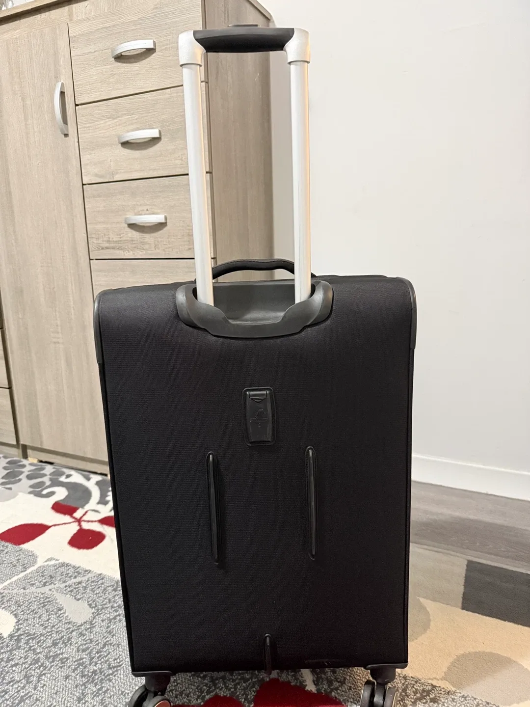 Heys Black Rolling Suitcase image indicator(5)