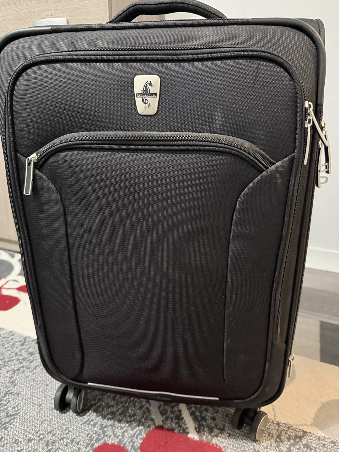 Heys Black Rolling Suitcase image indicator(4)