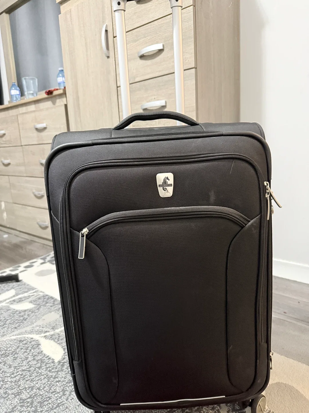 Heys Black Rolling Suitcase image indicator(7)