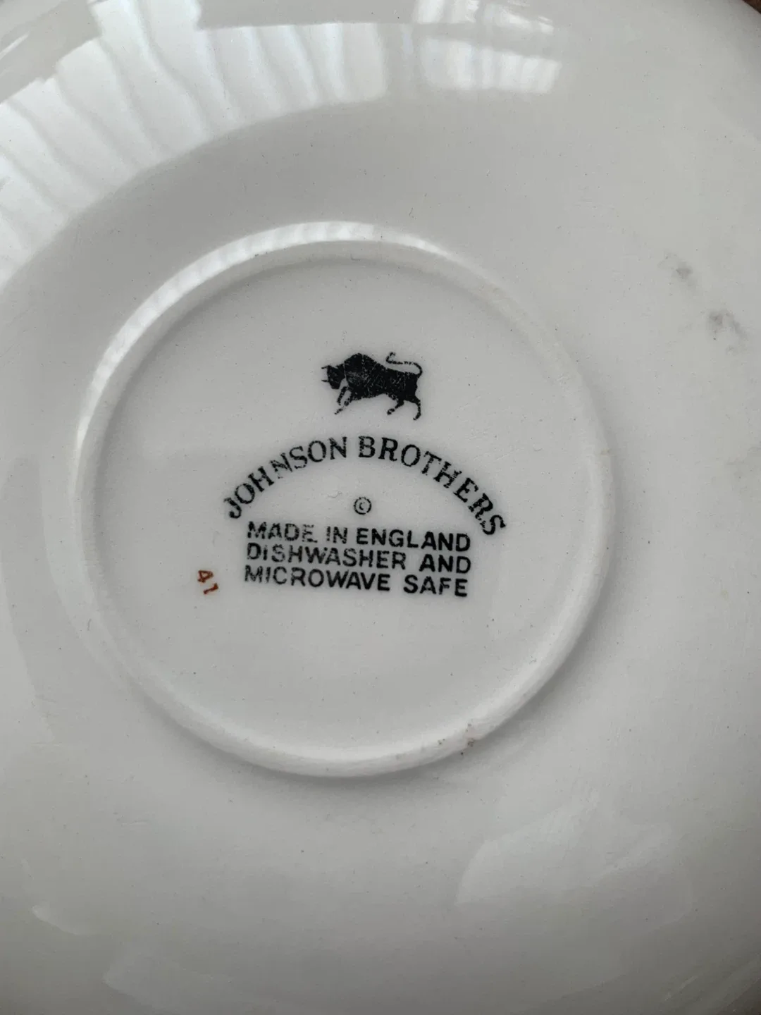 Vintage Johnson Bros Summer Chintz Set 4 Tea Cups & Saucers image indicator(4)