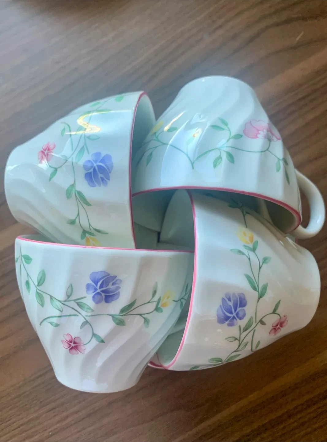 Vintage Johnson Bros Summer Chintz Set 4 Tea Cups & Saucers image indicator(3)