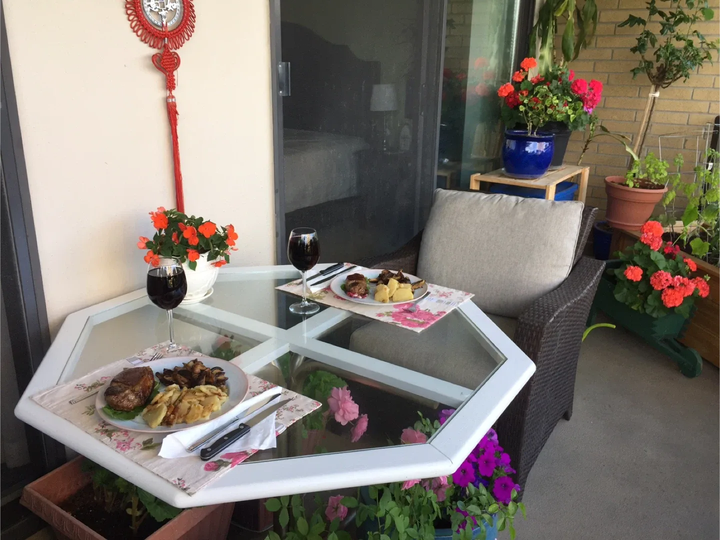 Glass Top Octagon Table image indicator(6)