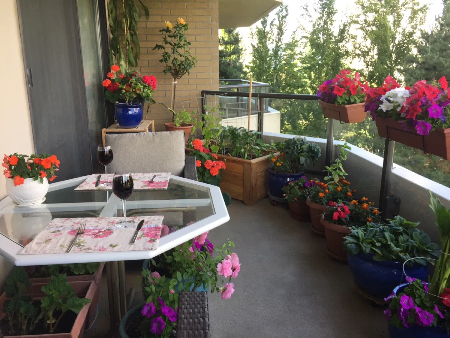 Glass Top Octagon Table image indicator(7)