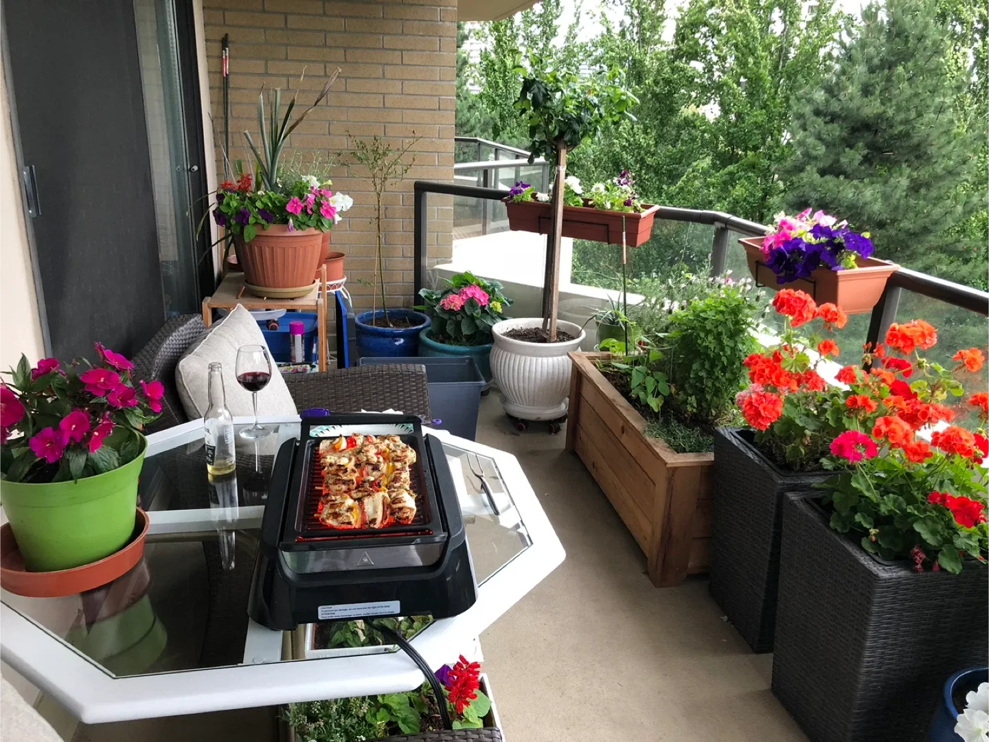 Glass Top Octagon Table image indicator(5)