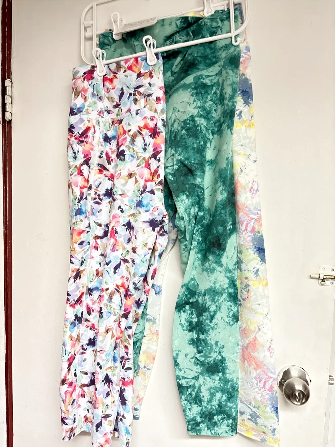 3 Pairs of Women's Yoga Pants image indicator(2)