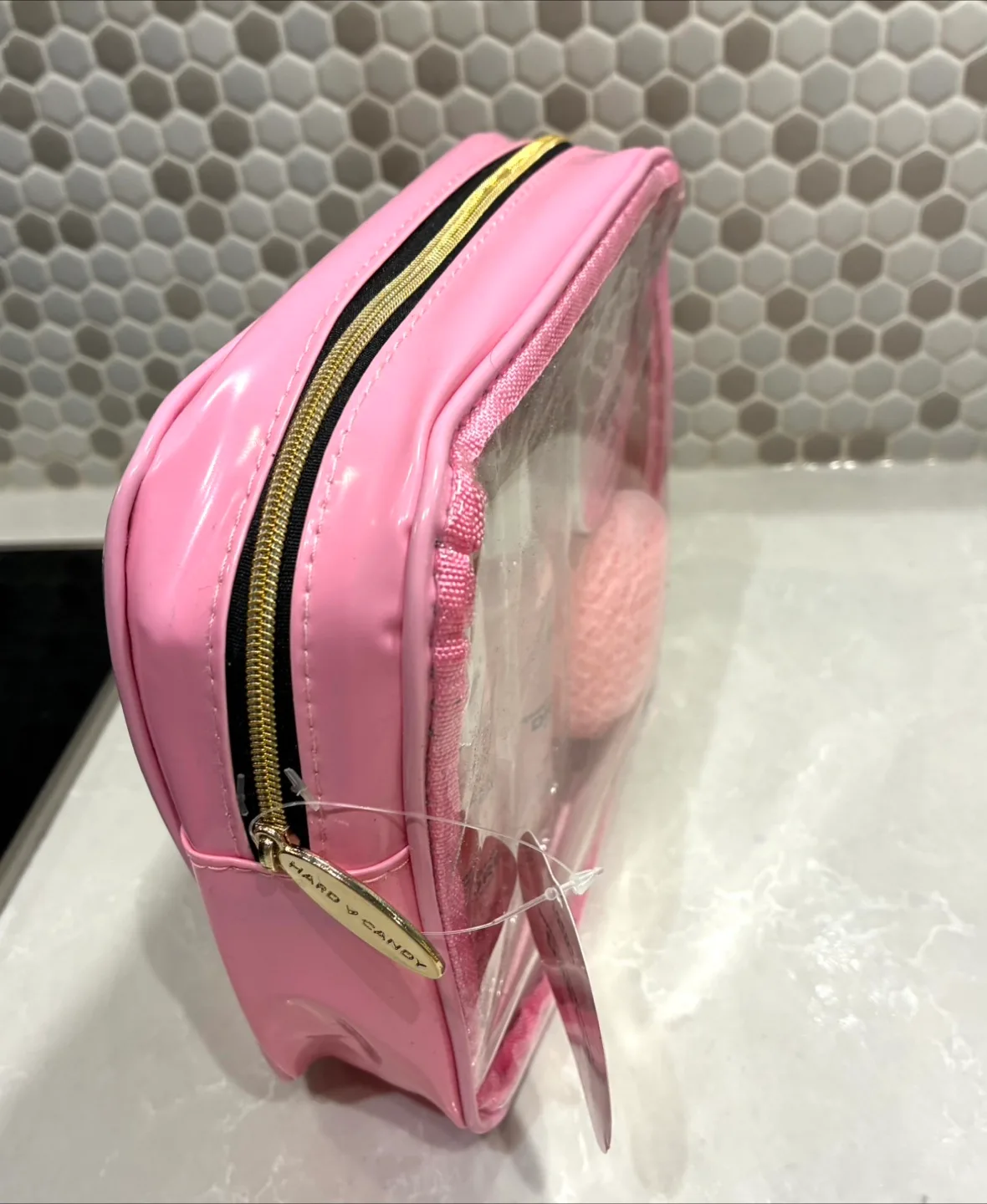 Strawberry bath essentials with travel case image indicator(3)