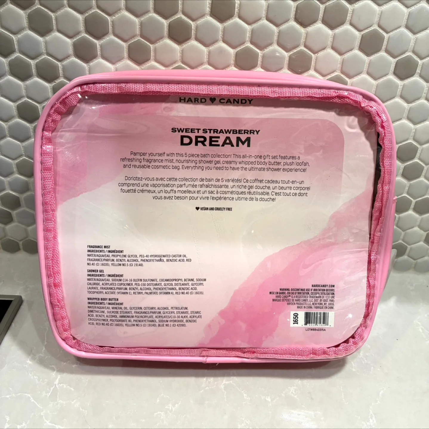 Strawberry bath essentials with travel case image indicator(2)