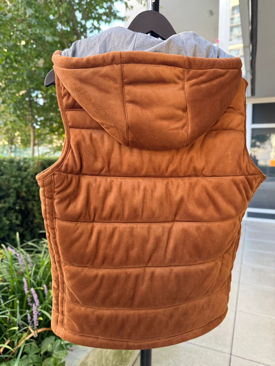 Zara men’s Brown Puffer Vest in Size S image indicator(2)
