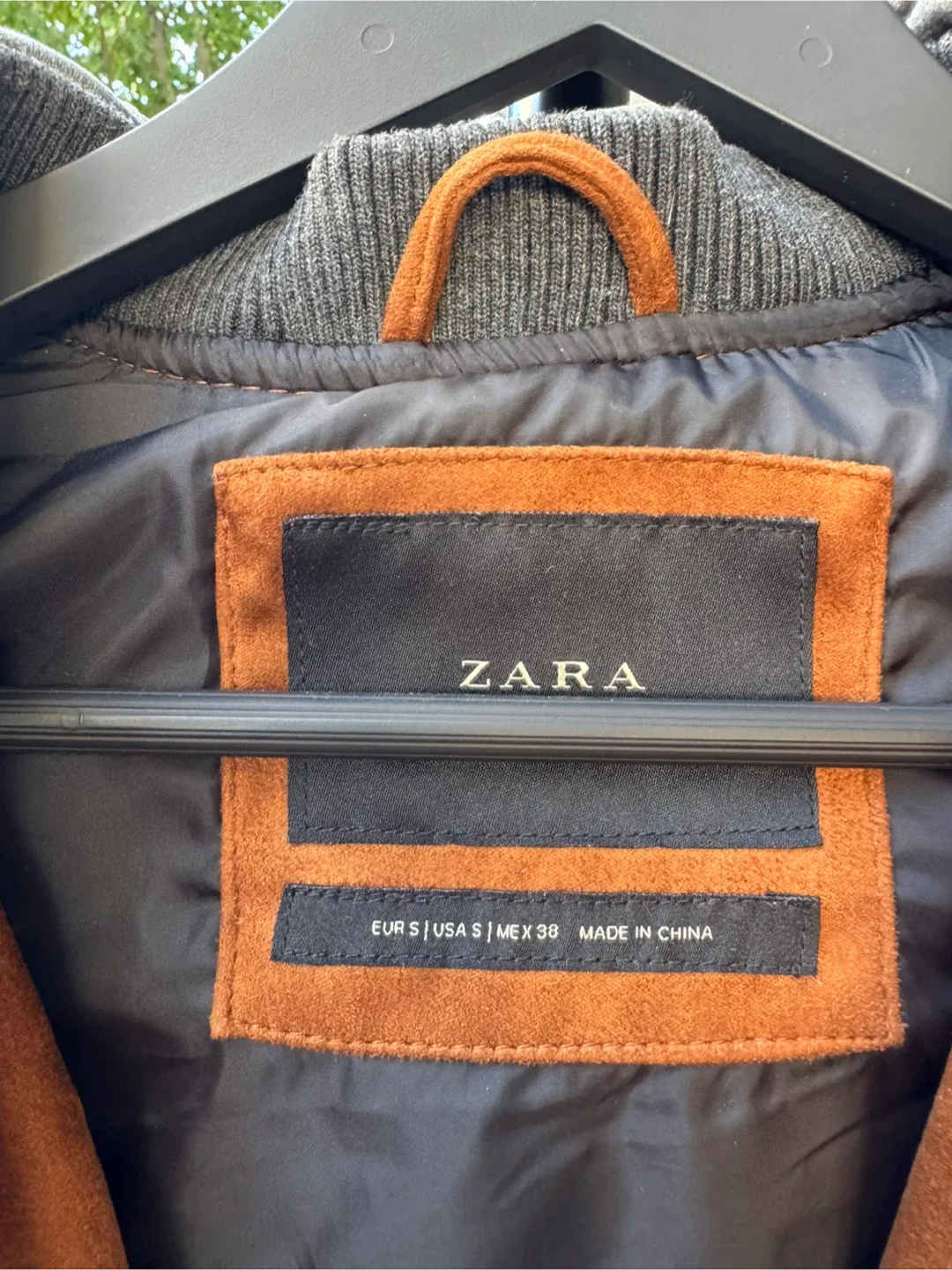 Zara men’s Brown Puffer Vest in Size S image indicator(3)