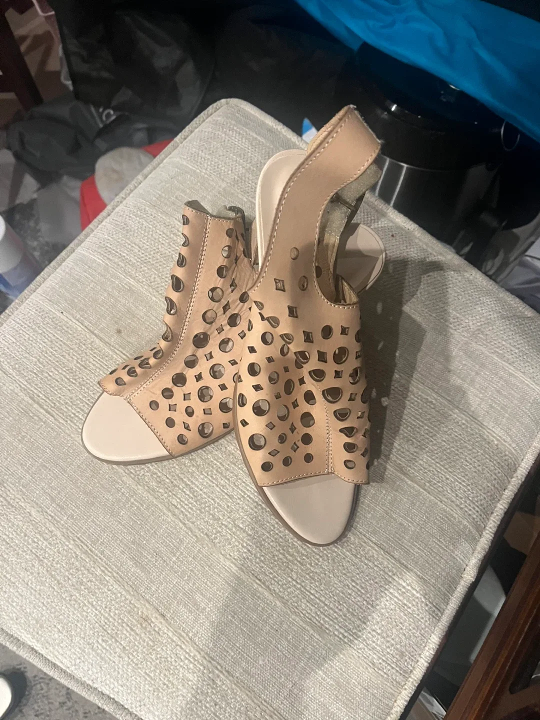 L'Artiste by Spring Step DOYA Beige Leather Sandals - Size 38 image indicator(3)