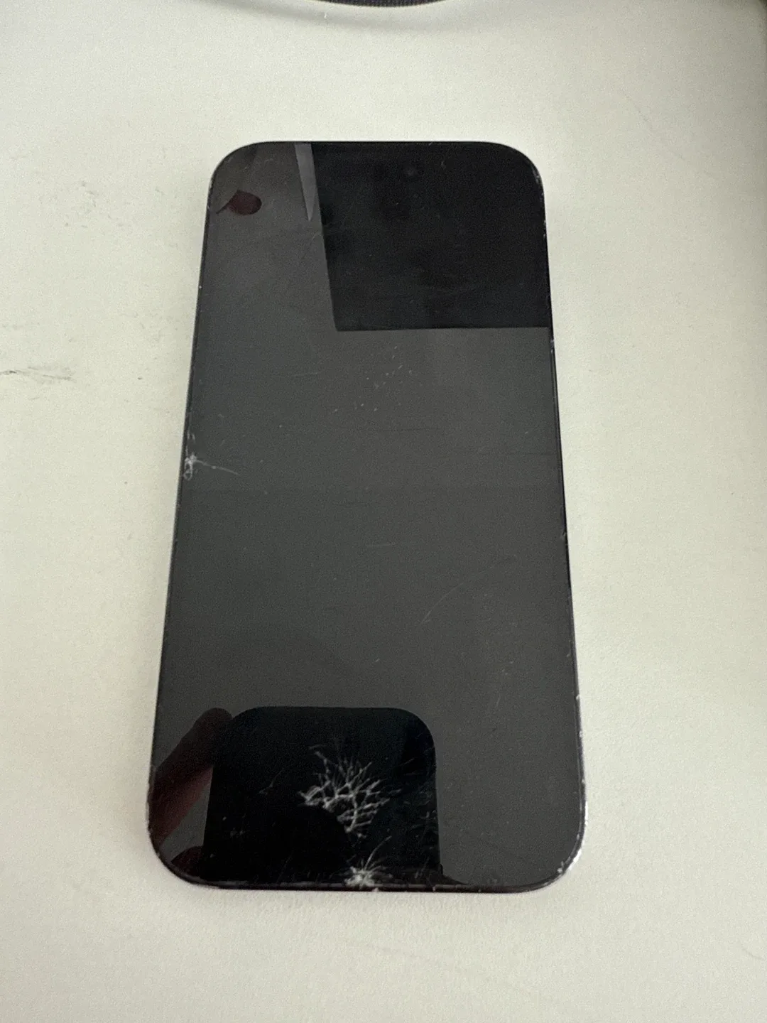 iPhone 14 Pro - Cracked Screen image indicator(2)