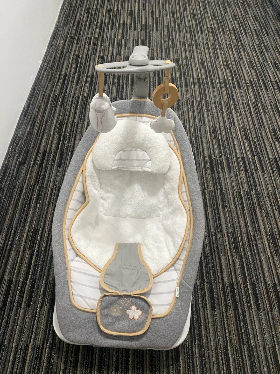 Baby Bouncer - Grey & White image indicator(5)