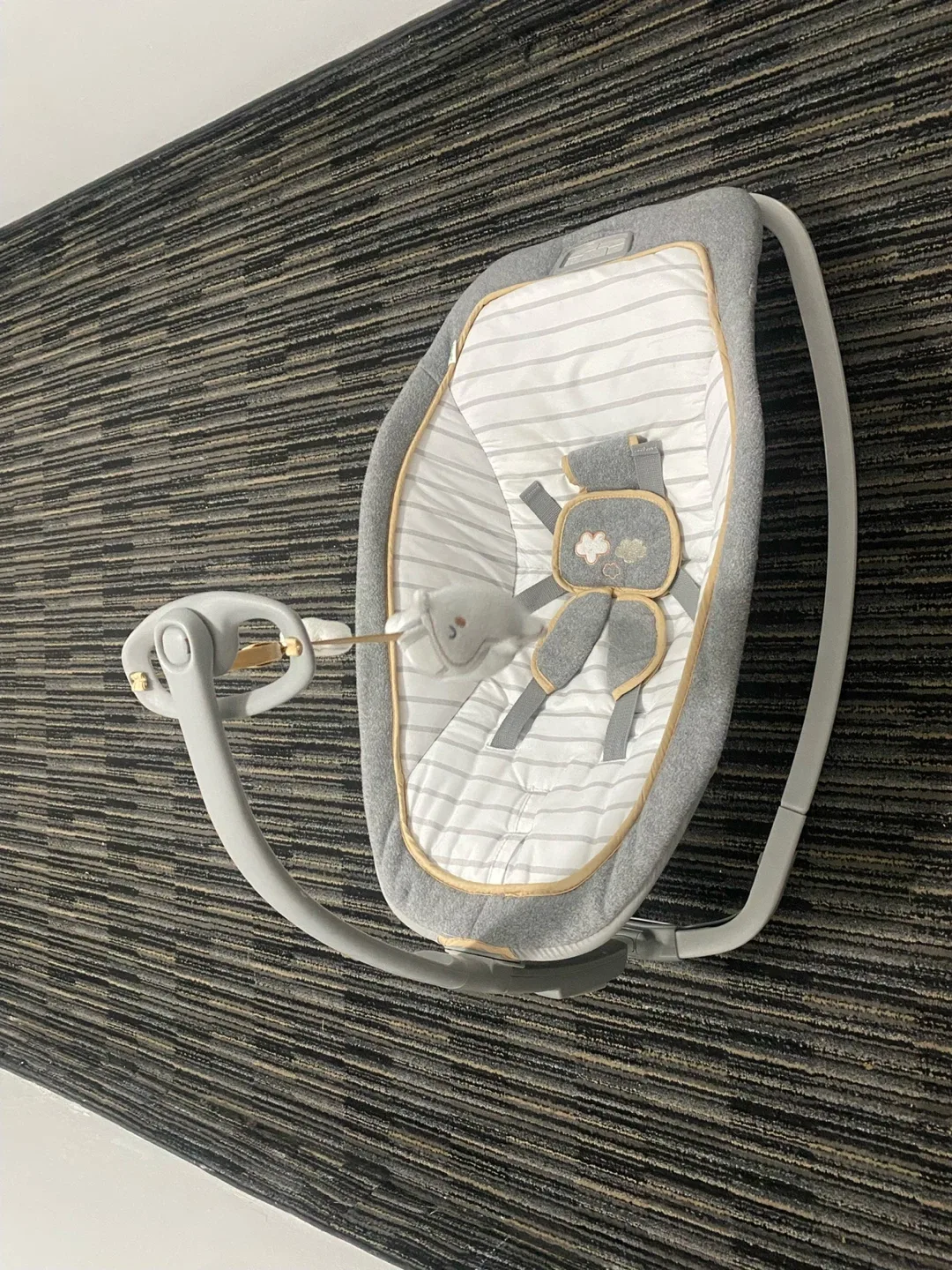 Baby Bouncer - Grey & White image indicator(2)