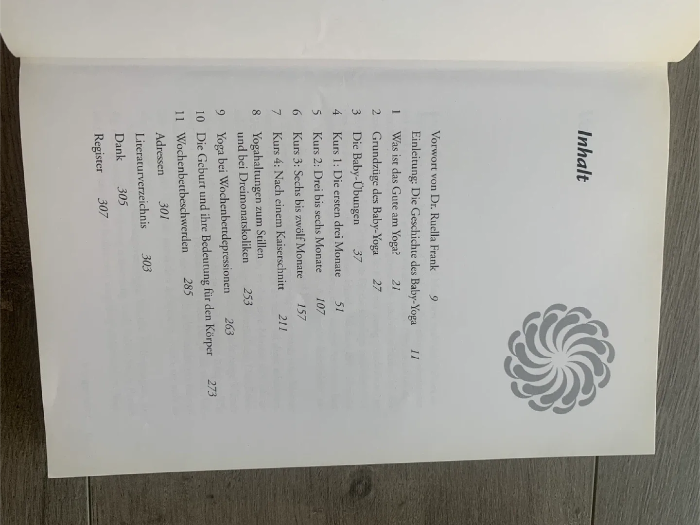 Baby Yoga by Laura Staton & Sarah Perron Deutsch image indicator(6)