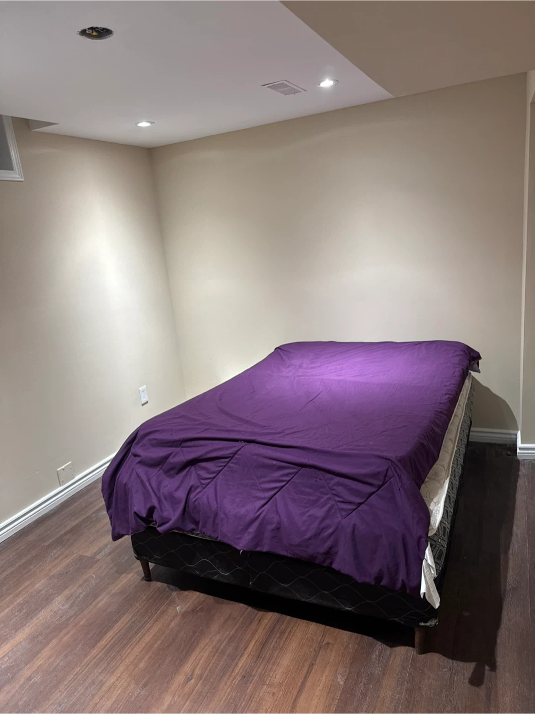 Newly Renovated renting Private room (Student only) - photo 2