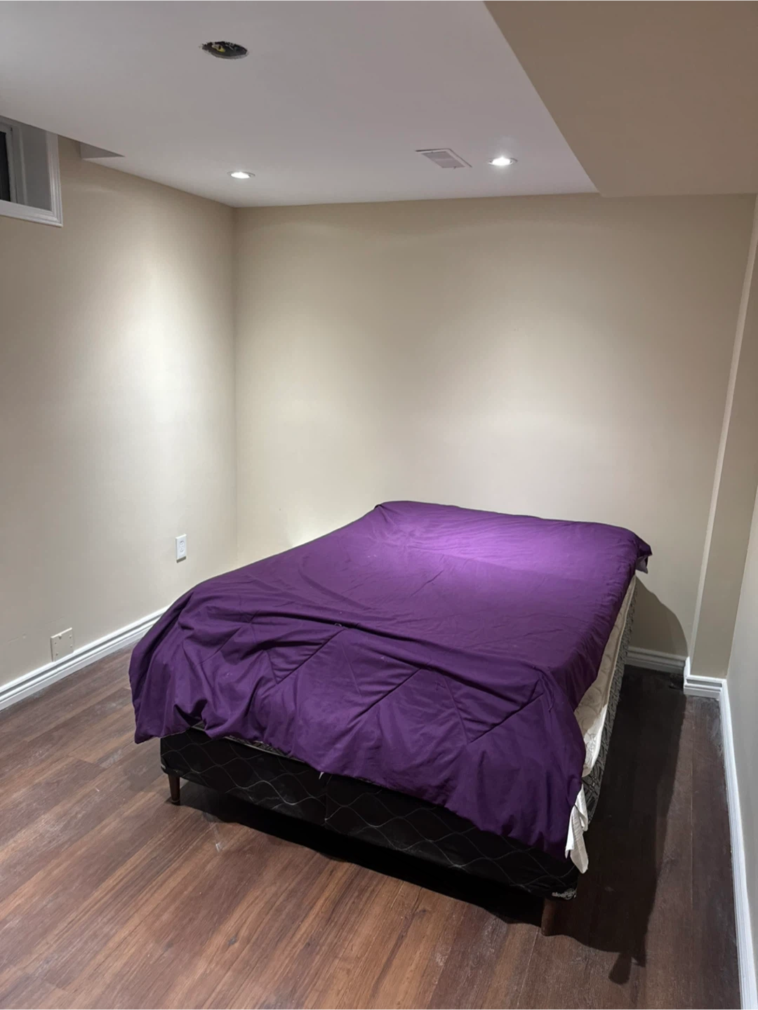 Newly Renovated renting Private room (Student only) - photo 3