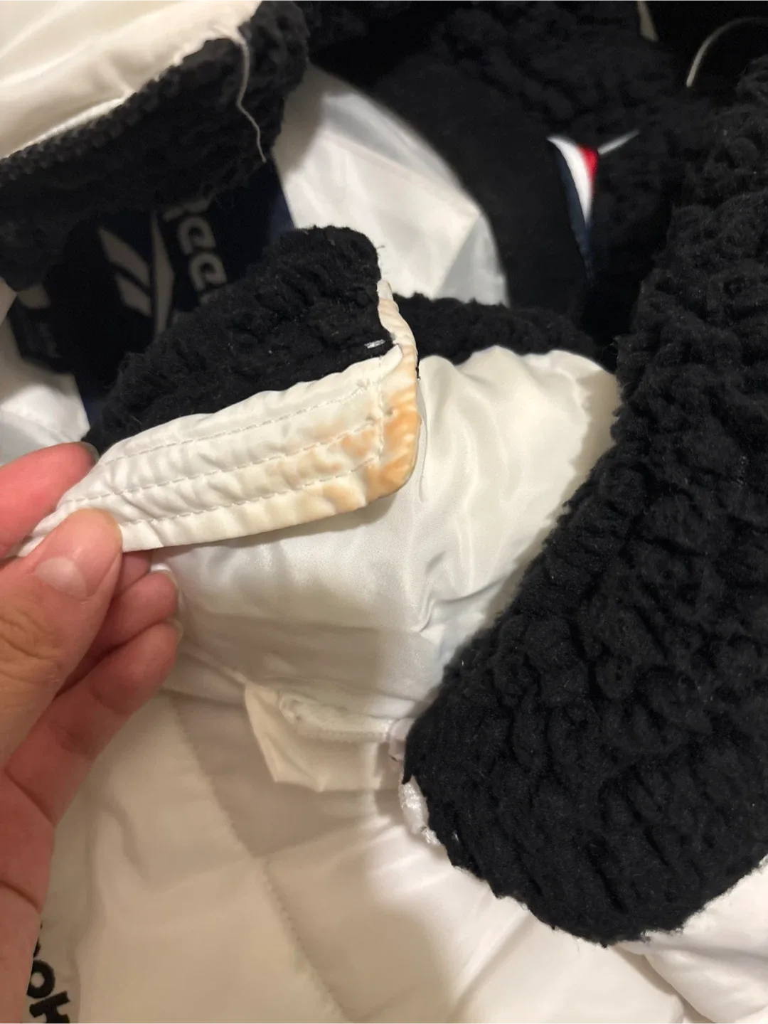 Reebok White Puffer Jacket image indicator(5)