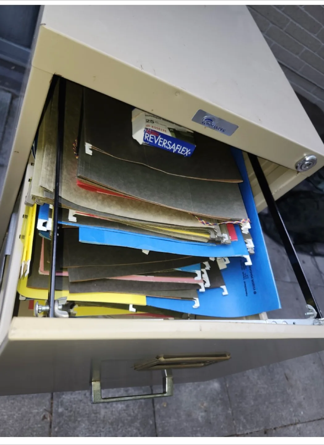 4-Drawer Steel Filing Cabinet image indicator(2)