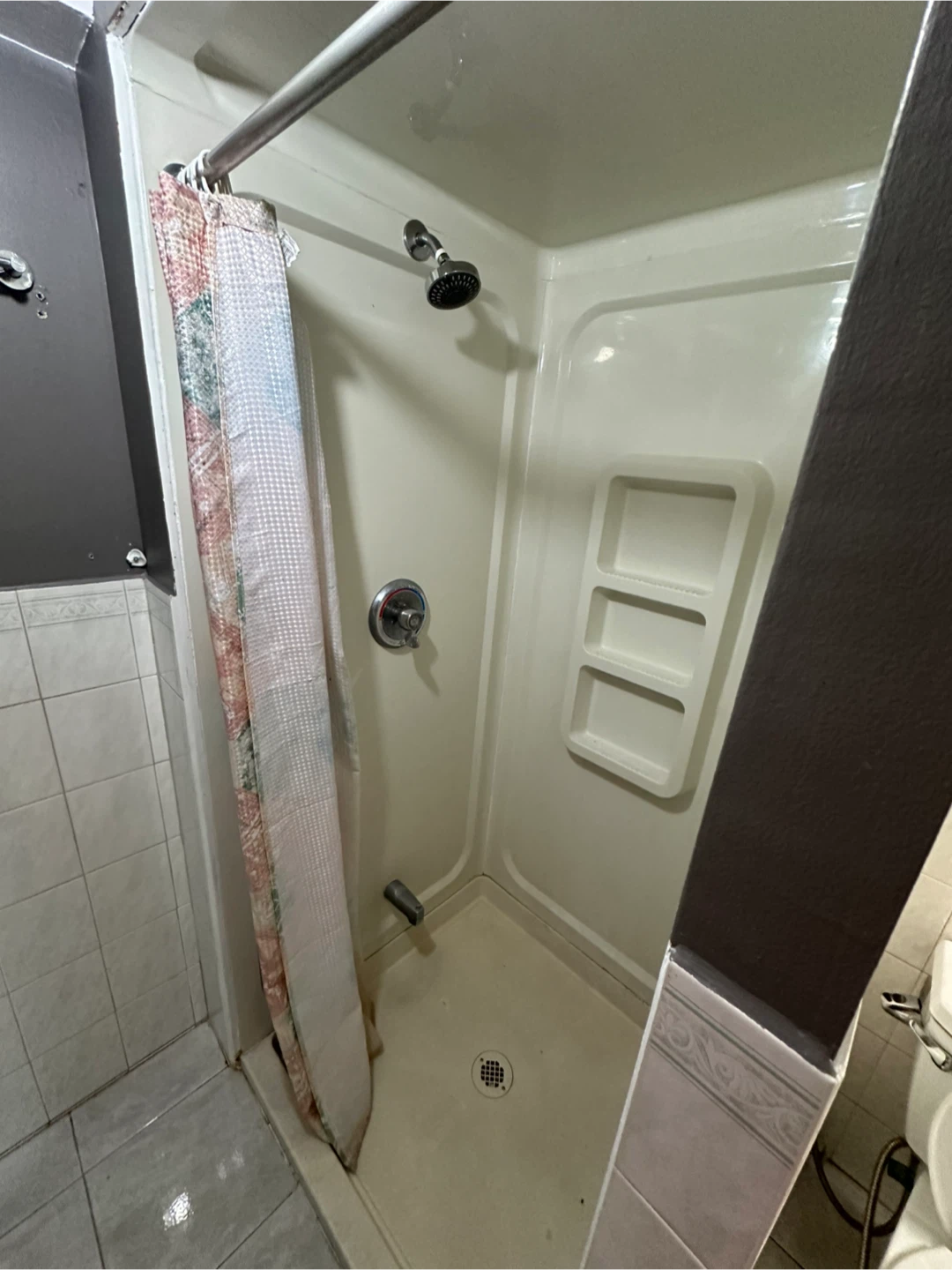 Newly Renovated renting Private room (Student only) - photo 5