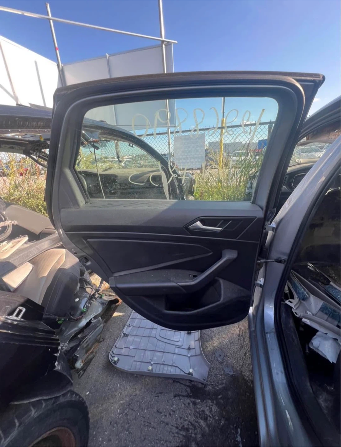 2021 rear Jetta doors very good condition - photo 4