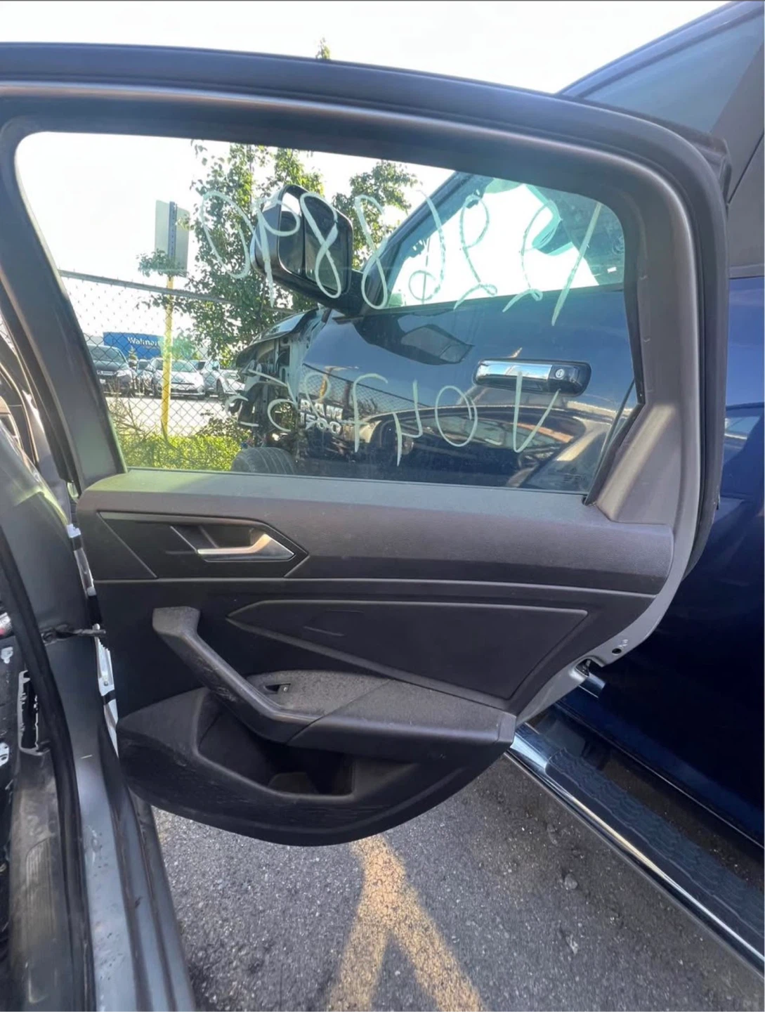 2021 rear Jetta doors very good condition - photo 2