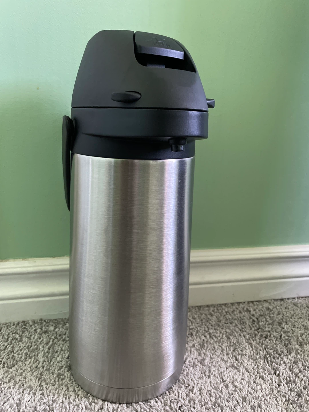 64 oz Stainless Steel insulated beverage dispenser