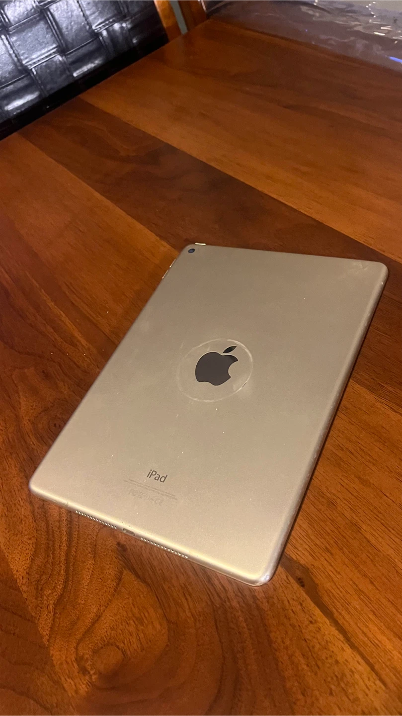 iPad Air 2 – 64GB (Wi-Fi) – Great Condition