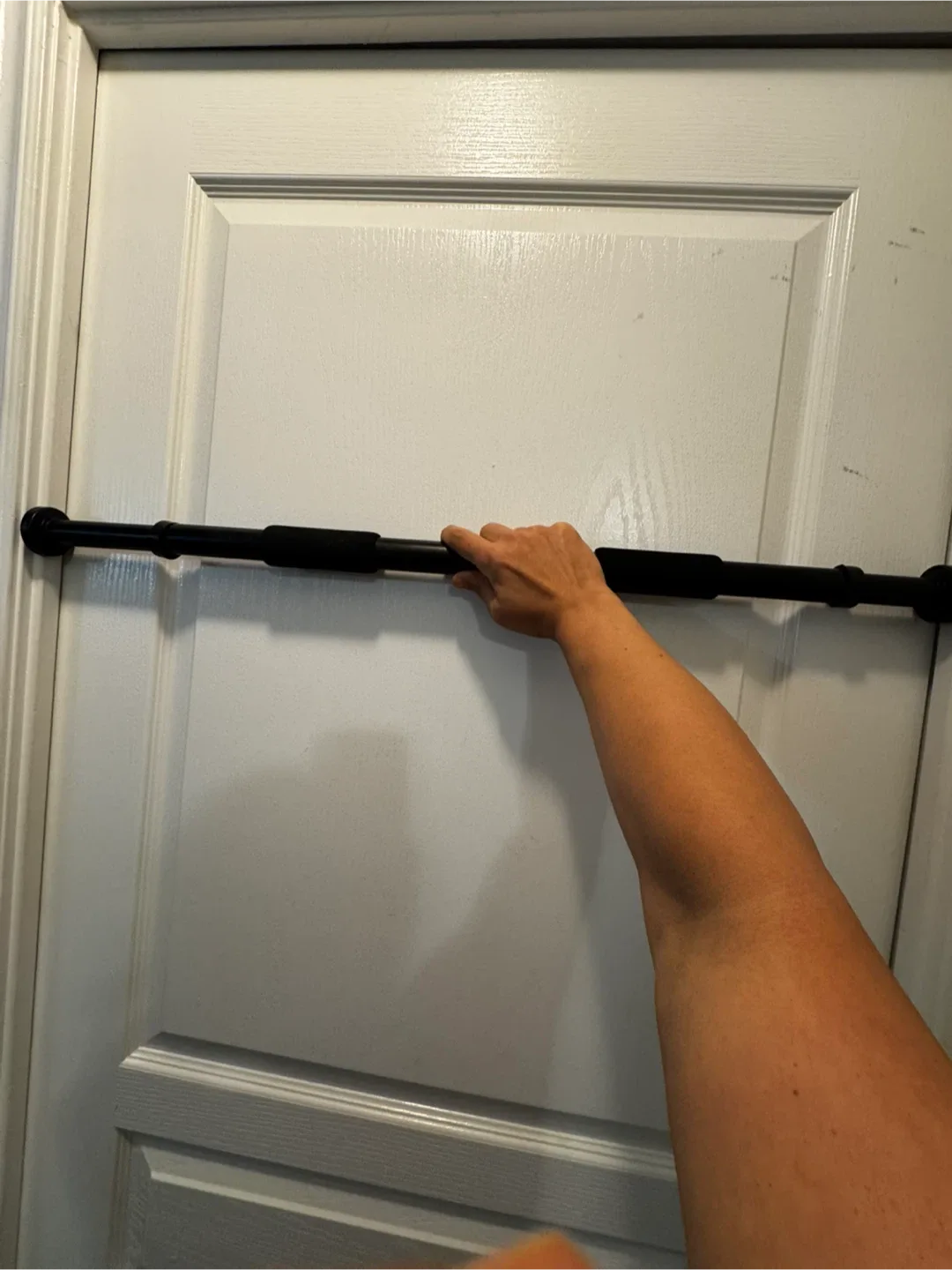 Black Doorway Pull-Up Bar thumbnail