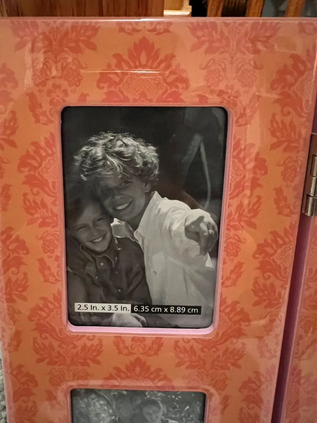 Folding Picture Frame - Holds 6 Photos image indicator(2)