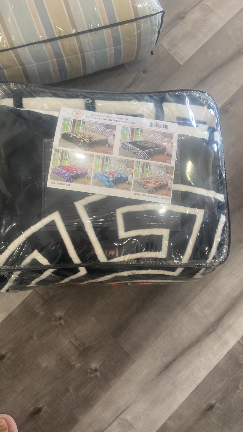 Sopari Collection Queen Size Blanket (New)