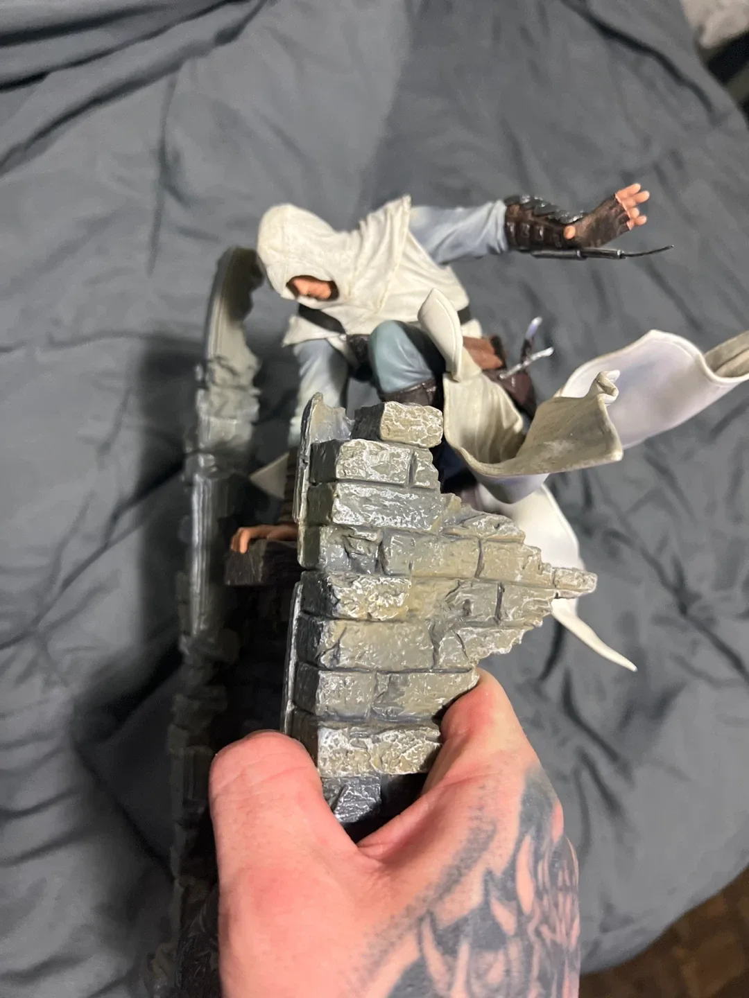 Assassin's Creed Bell Statue Figurine image indicator(4)