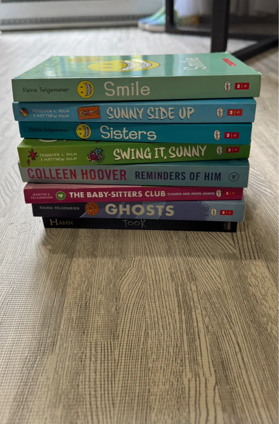 Children's Book Bundle: Raina Telgemeier, Colleen Hoover image indicator(3)