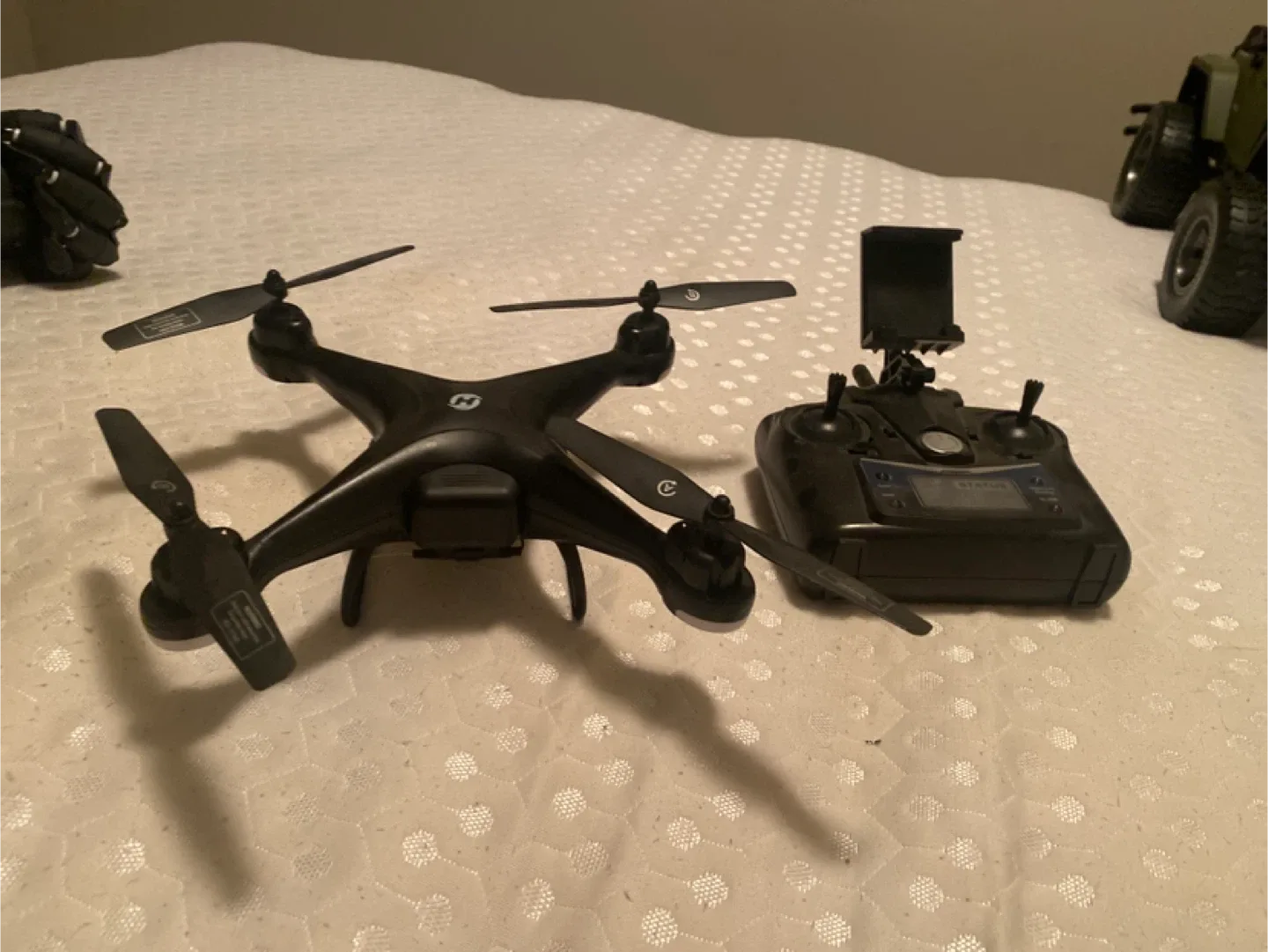 RC Drone, Jeep Rubicon, Rock Crawler, BMW i8 image indicator(2)