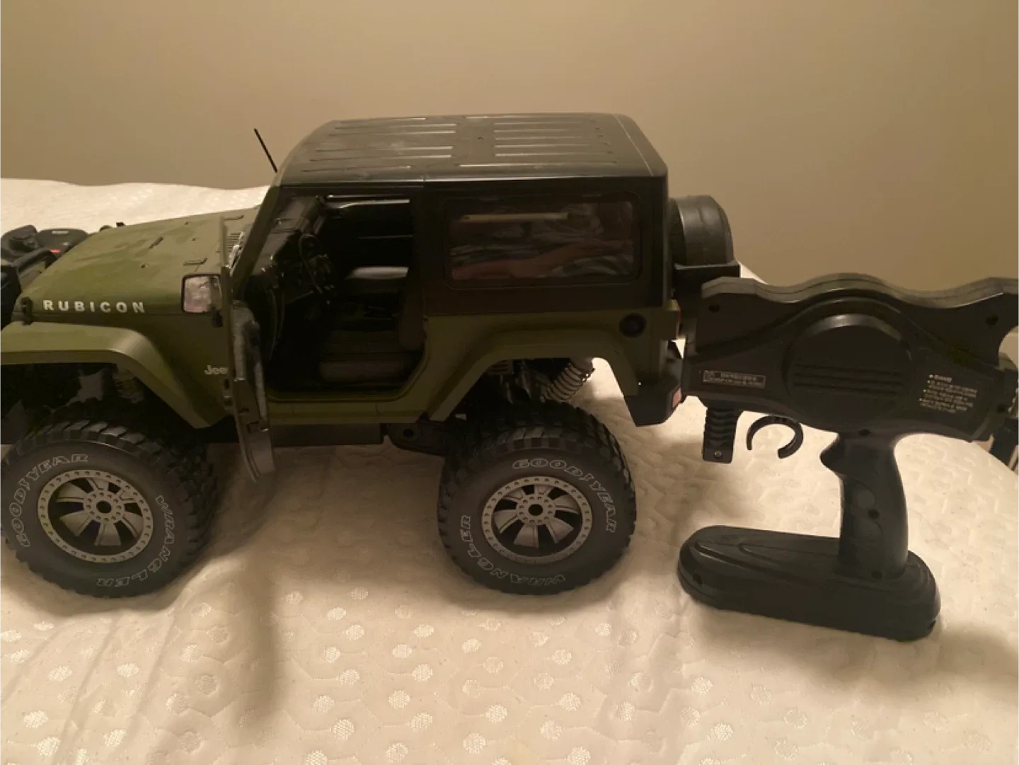 RC Drone, Jeep Rubicon, Rock Crawler, BMW i8 image indicator(4)