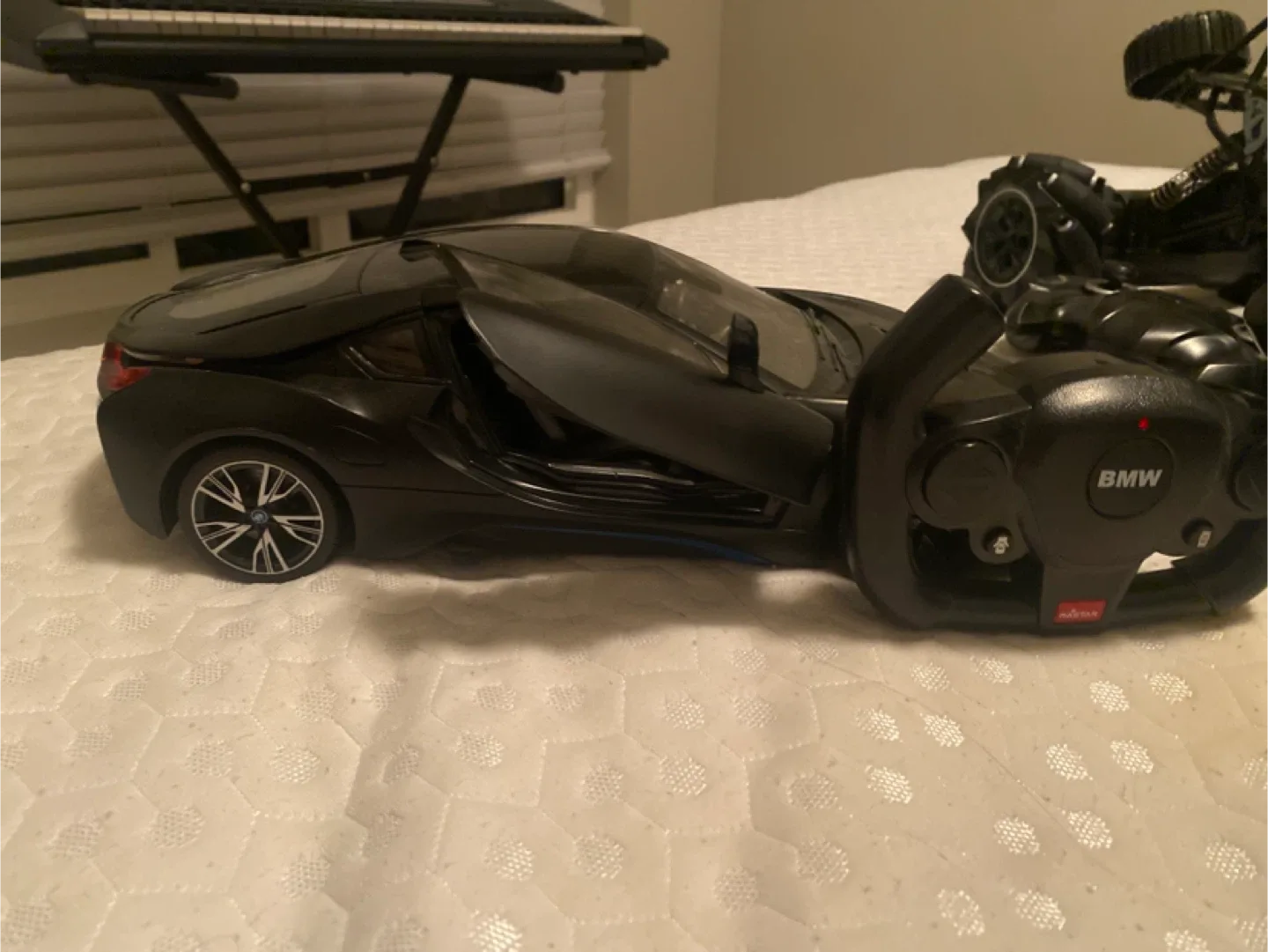 RC Drone, Jeep Rubicon, Rock Crawler, BMW i8 image indicator(3)