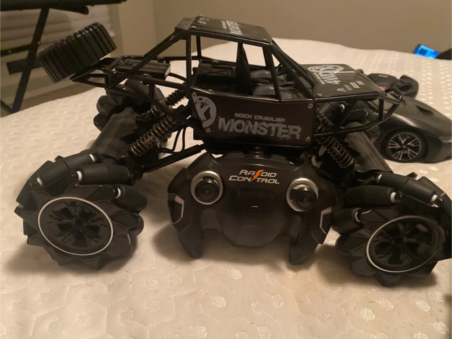 RC Drone, Jeep Rubicon, Rock Crawler, BMW i8 image indicator(5)