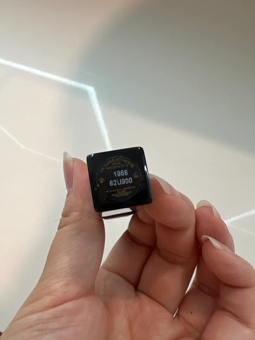 Yves Saint Laurent Slim Velvet Radical Lipstick 1966 image indicator(3)