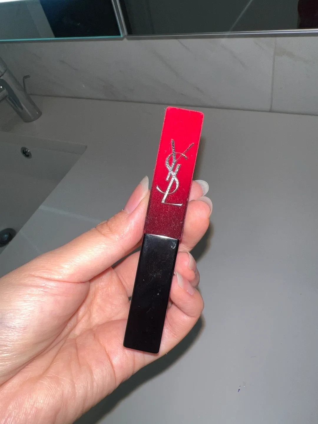 Yves Saint Laurent Slim Velvet Radical Lipstick 1966 image indicator(4)
