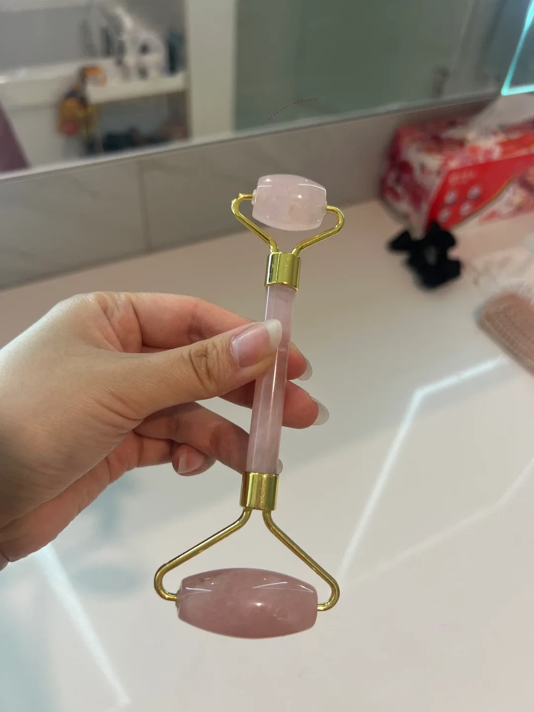 Midnight Paloma Rose Quartz Facial Roller image indicator(3)