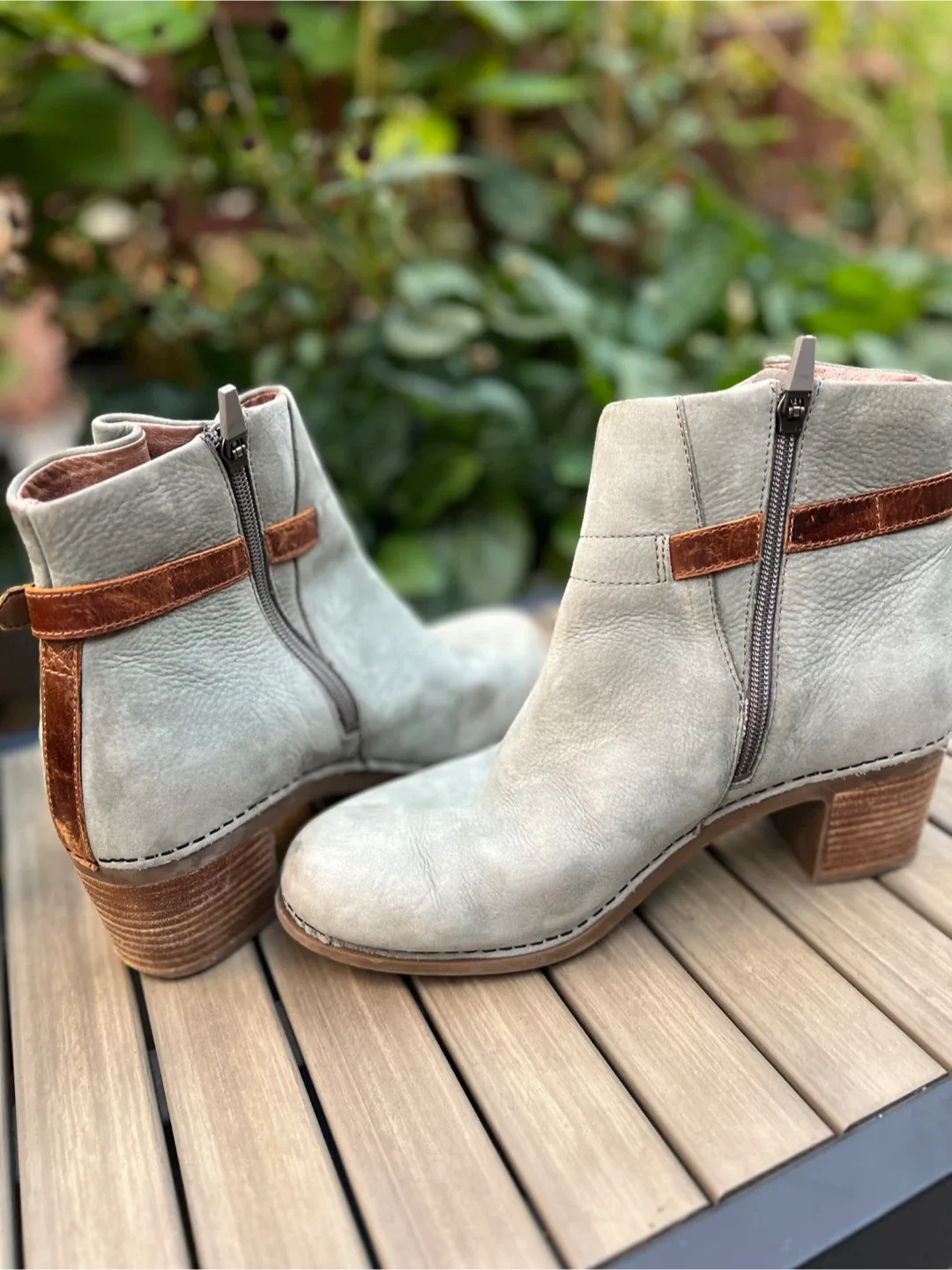 Dansko Gray Leather Ankle Boots Size 40 or 9.5 image indicator(4)