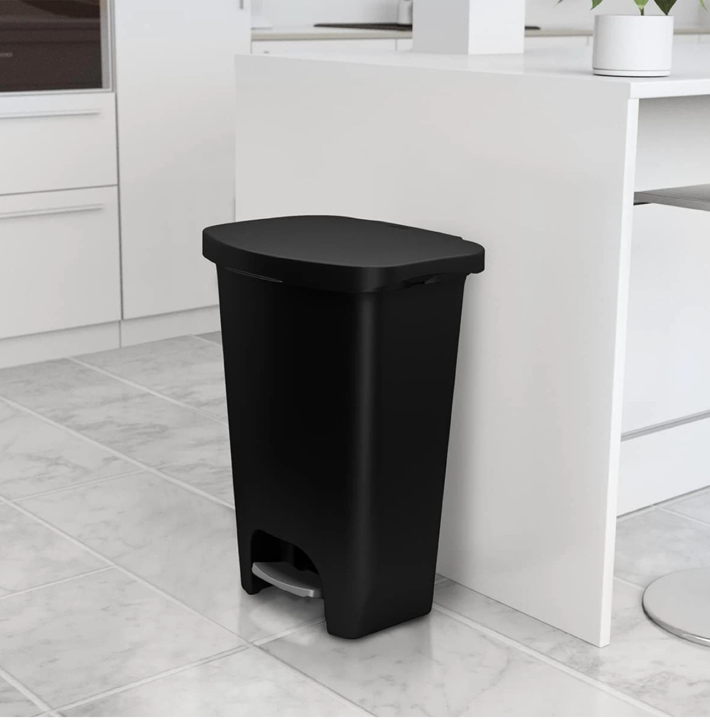 13 Gallon Black Step-On Trash Can - photo 2
