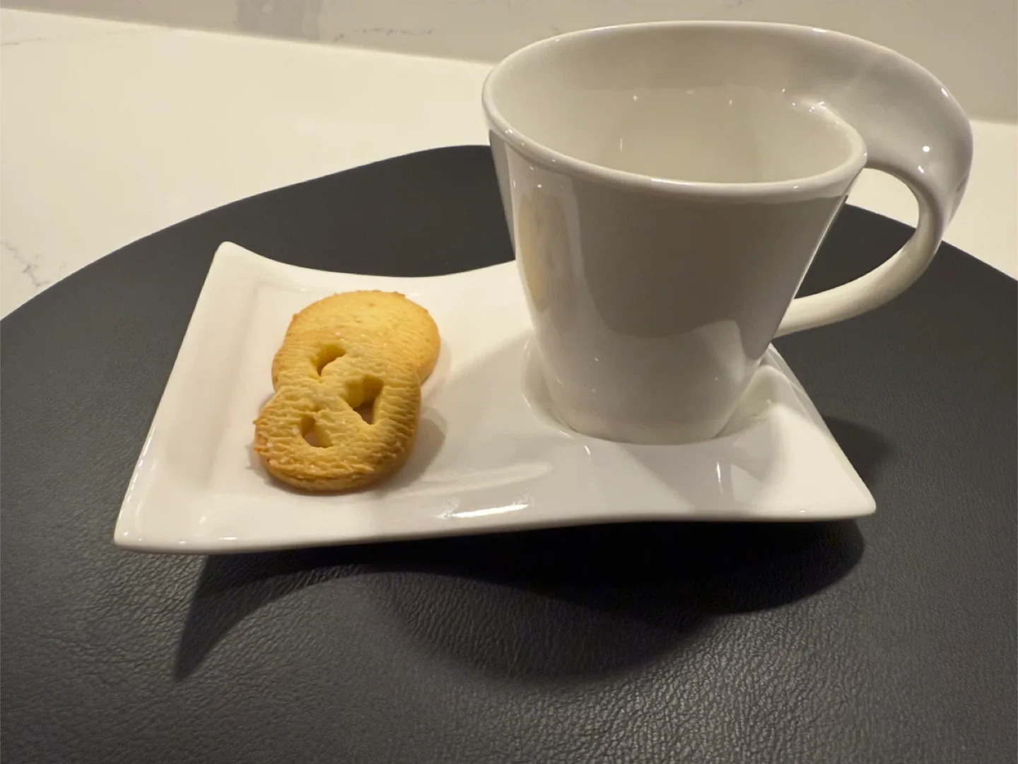 Unique White Cup and Plate Set of 10 cups image indicator(3)