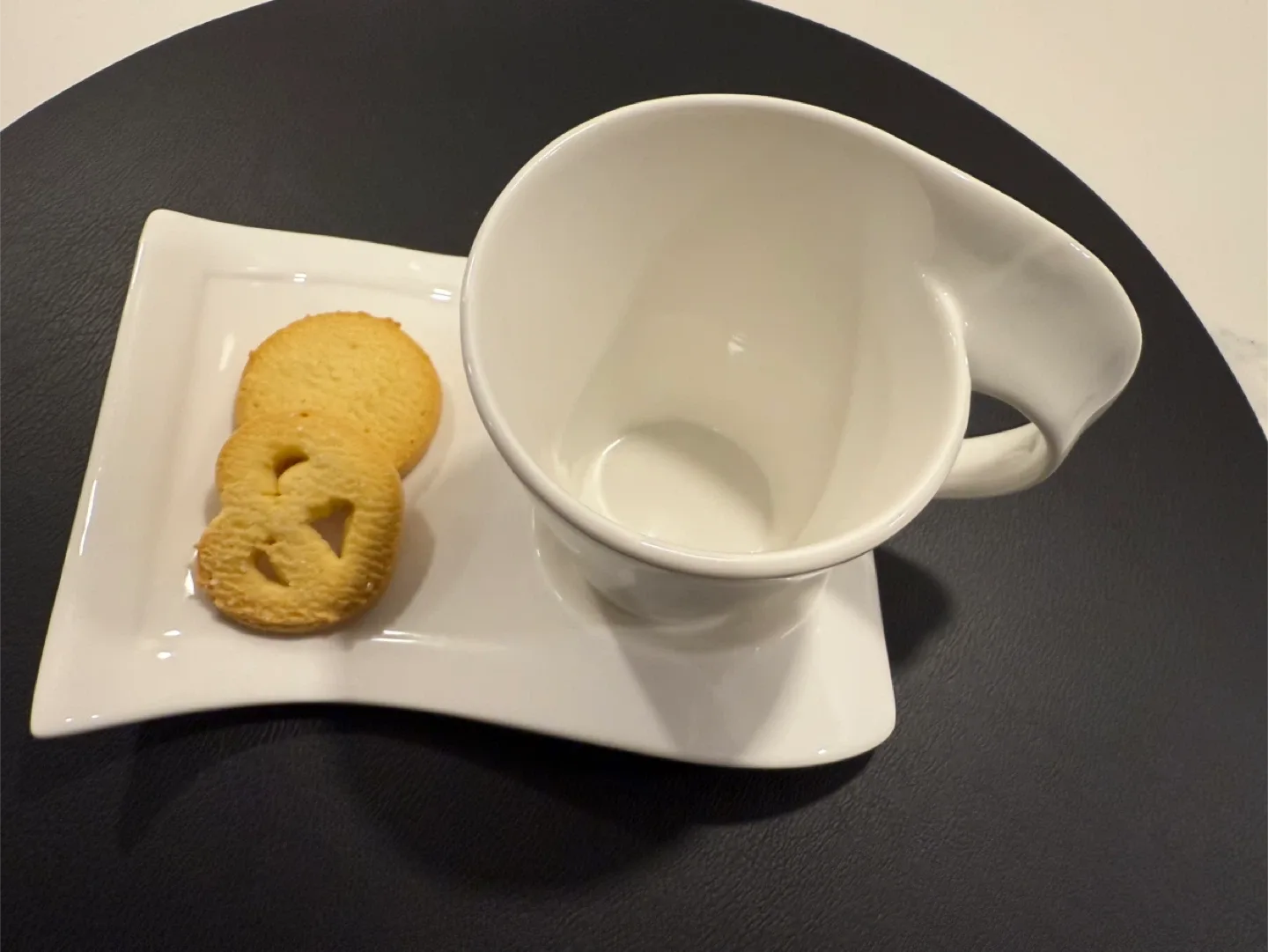 Unique White Cup and Plate Set of 10 cups image indicator(2)