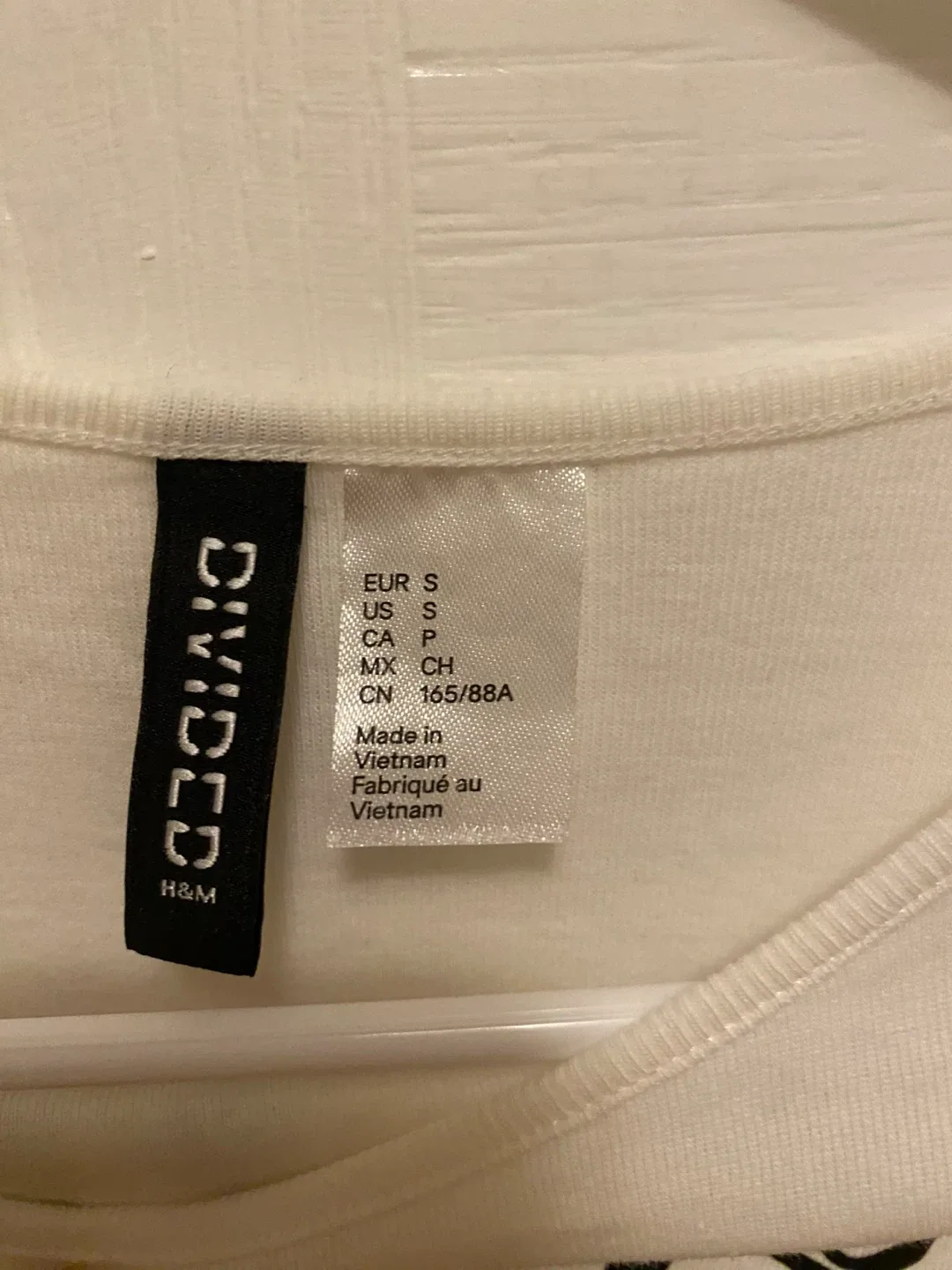 H&M Divided White Graphic Tee - Size S image indicator(2)
